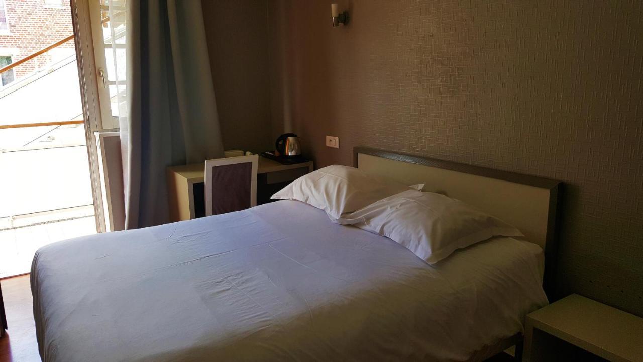 Modern'Hotel Valenciennes Bagian luar foto