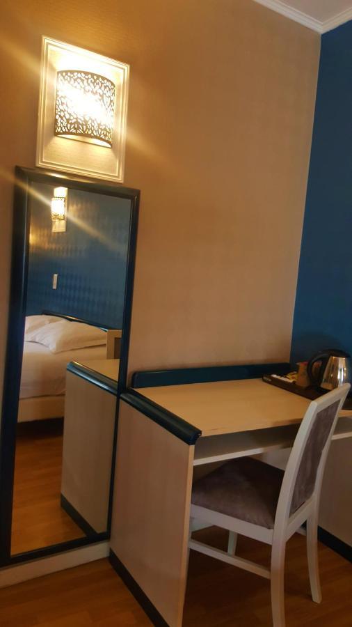Modern'Hotel Valenciennes Bagian luar foto