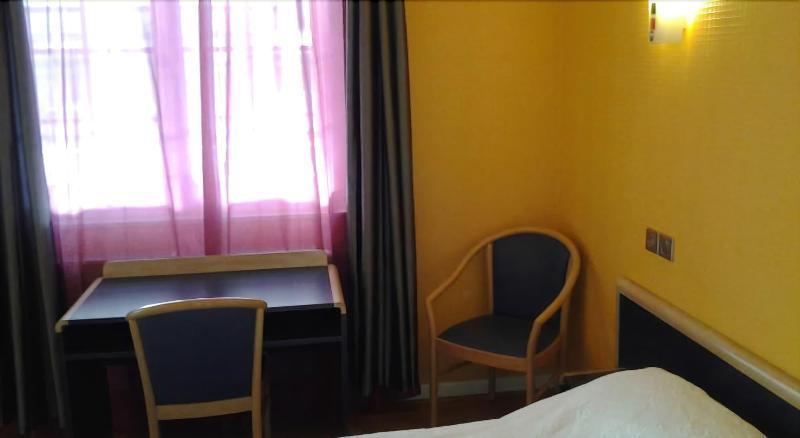 Modern'Hotel Valenciennes Bagian luar foto