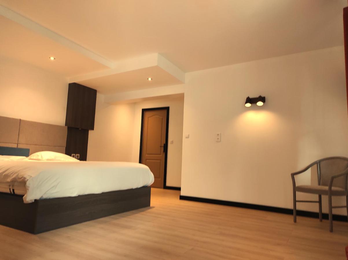 Modern'Hotel Valenciennes Bagian luar foto