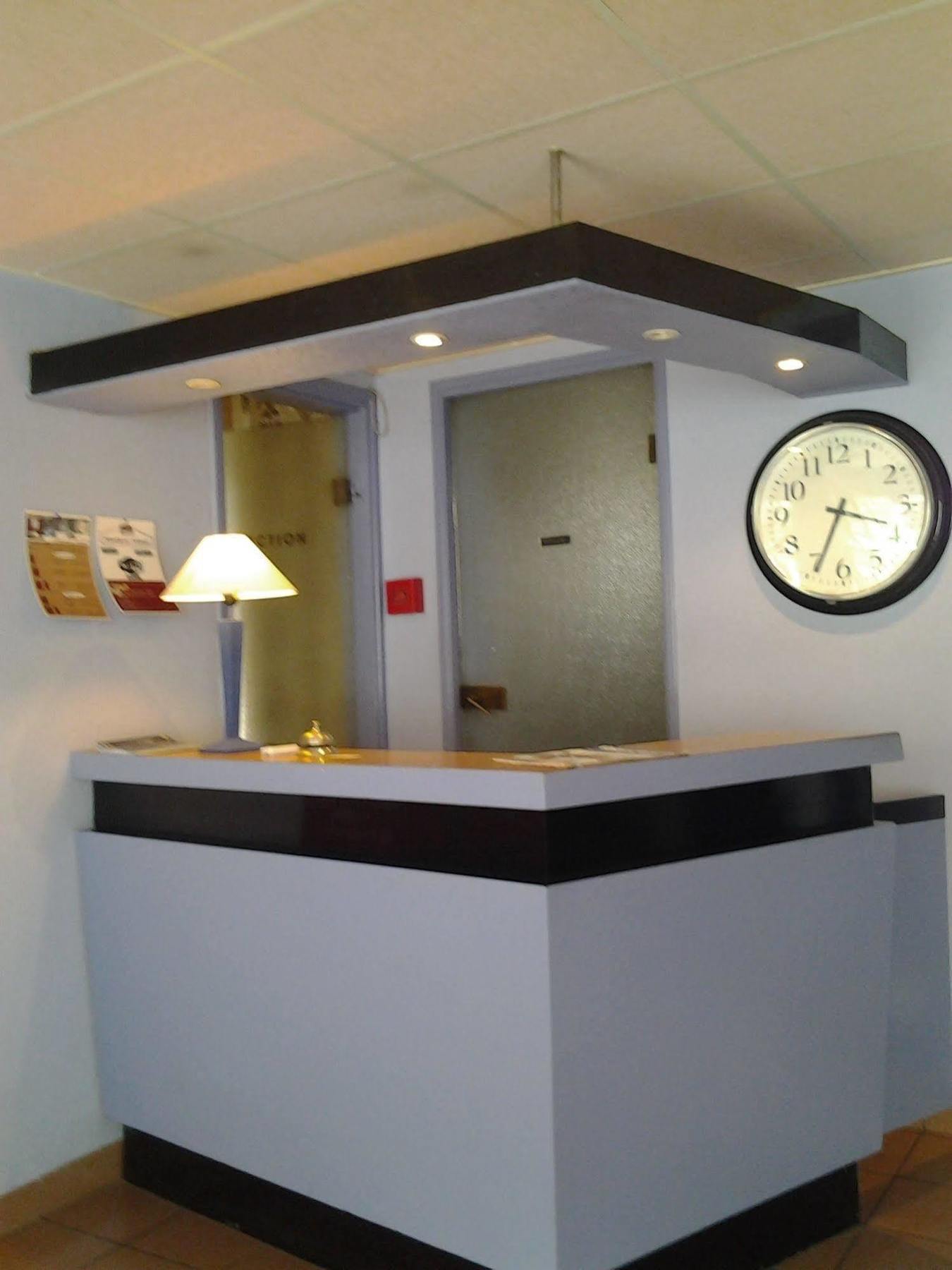 Modern'Hotel Valenciennes Bagian luar foto